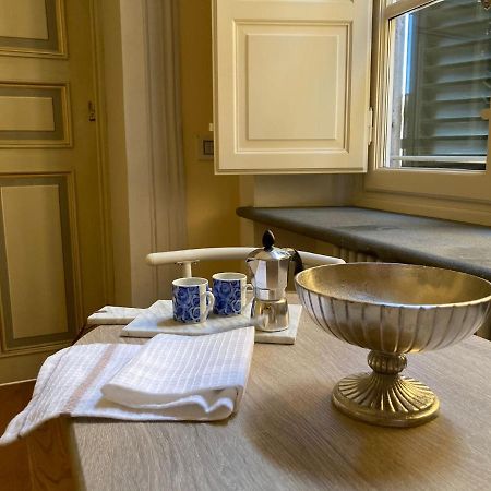 Puccini'S Home, Elegant Apartment In Piazza Puccini Lucca Exterior photo