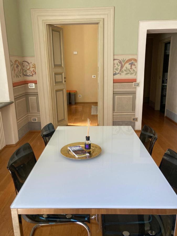 Puccini'S Home, Elegant Apartment In Piazza Puccini Lucca Exterior photo