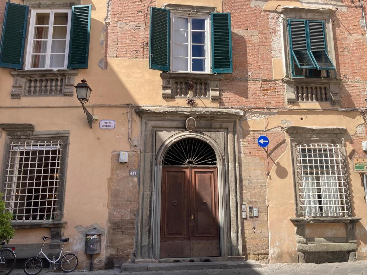 Puccini'S Home, Elegant Apartment In Piazza Puccini Lucca Exterior photo