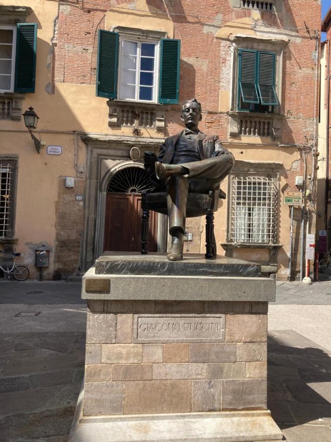 Puccini'S Home, Elegant Apartment In Piazza Puccini Lucca Exterior photo